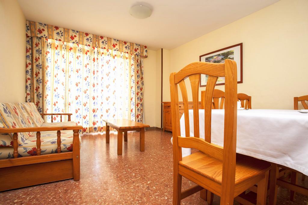 Apartamentos Bahia Dorada Y Iris Салоу Екстериор снимка