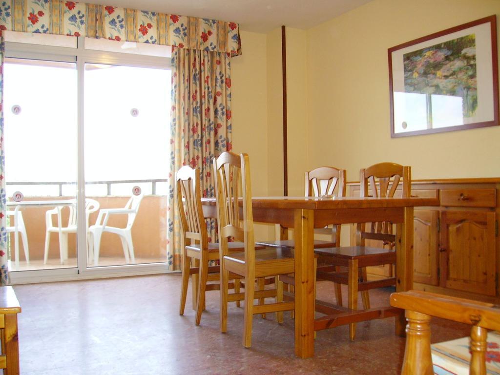 Apartamentos Bahia Dorada Y Iris Салоу Екстериор снимка